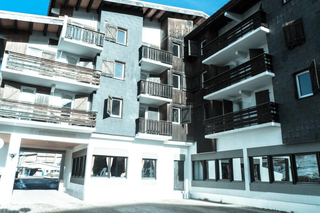 לס דה-אלפס Hotel Turan מראה חיצוני תמונה