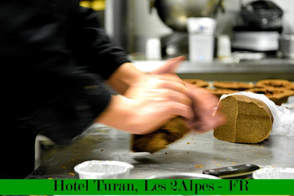 לס דה-אלפס Hotel Turan מראה חיצוני תמונה