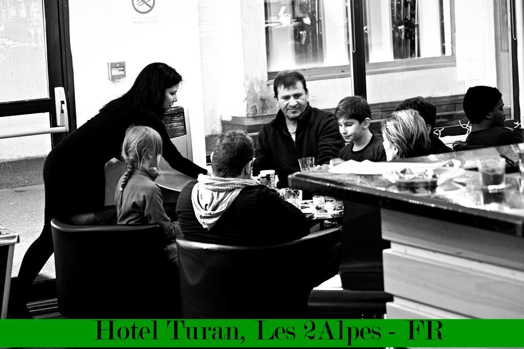לס דה-אלפס Hotel Turan מראה חיצוני תמונה
