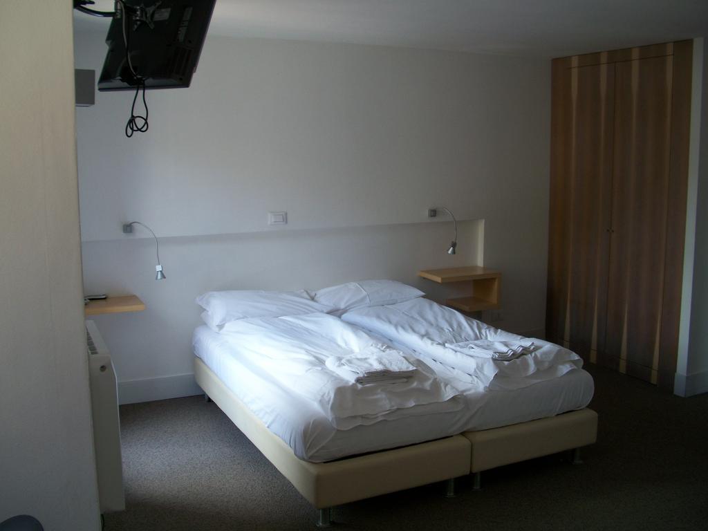 לס דה-אלפס Hotel Turan חדר תמונה