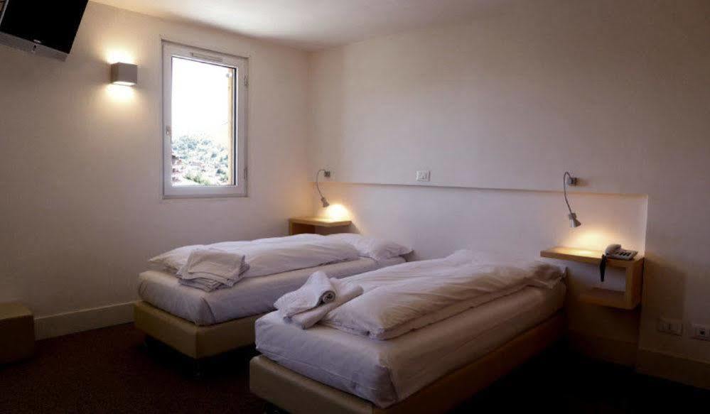 לס דה-אלפס Hotel Turan מראה חיצוני תמונה