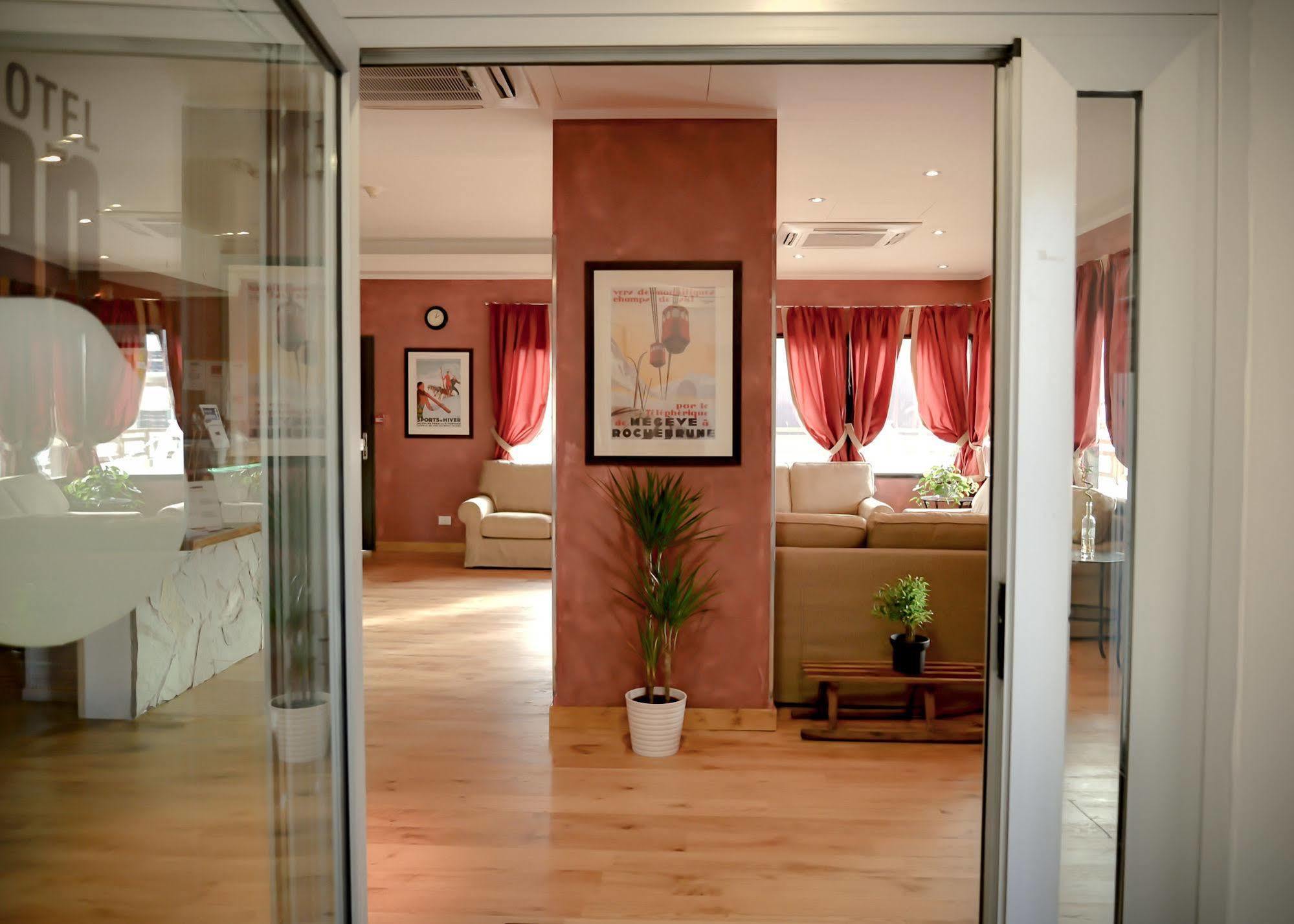 לס דה-אלפס Hotel Turan מראה חיצוני תמונה