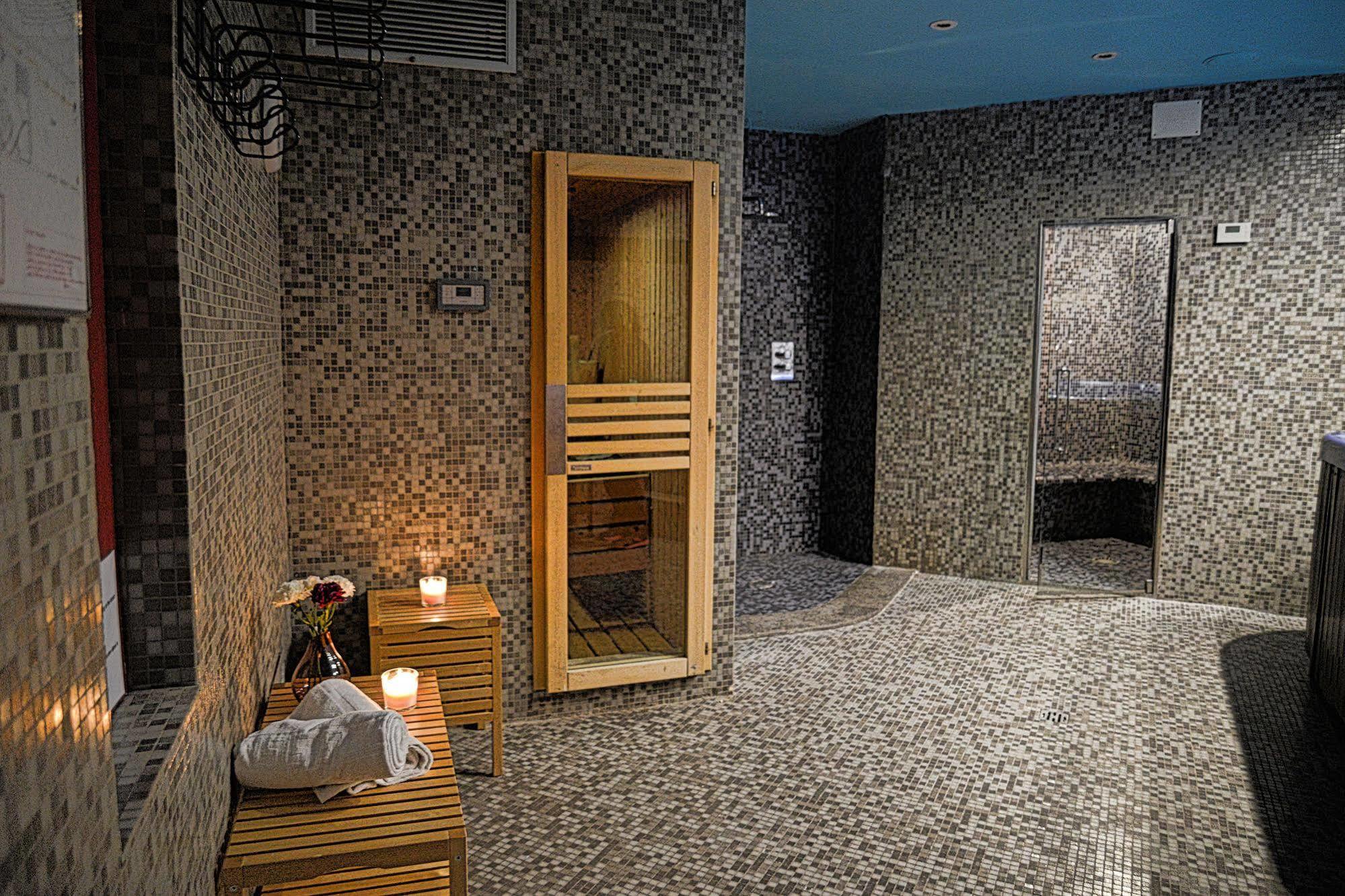 לס דה-אלפס Hotel Turan מראה חיצוני תמונה