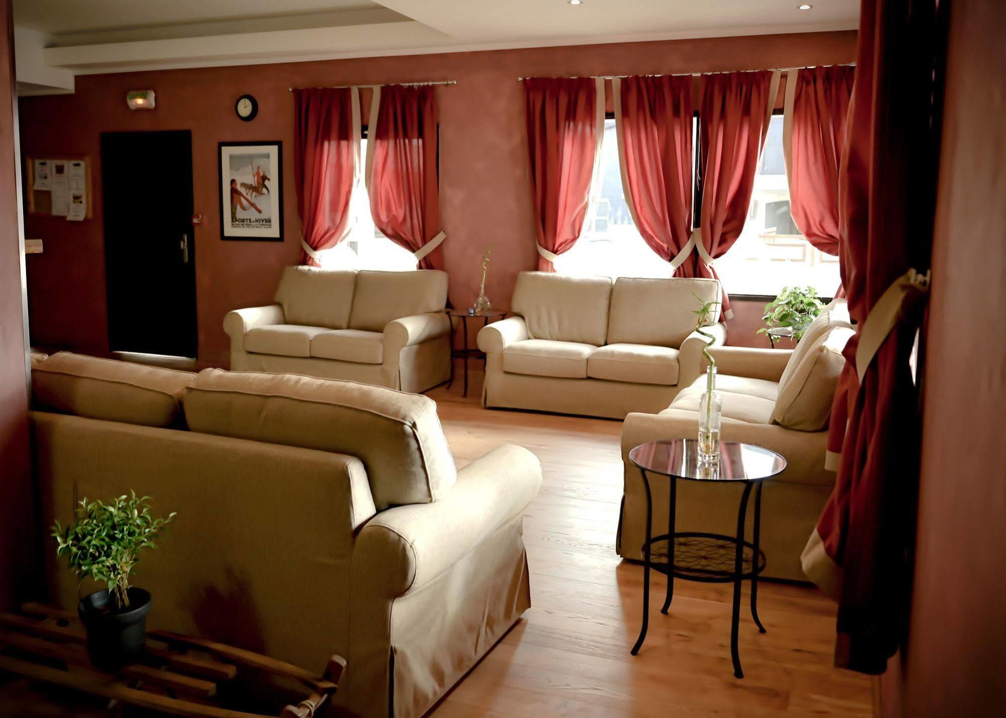 לס דה-אלפס Hotel Turan מראה חיצוני תמונה
