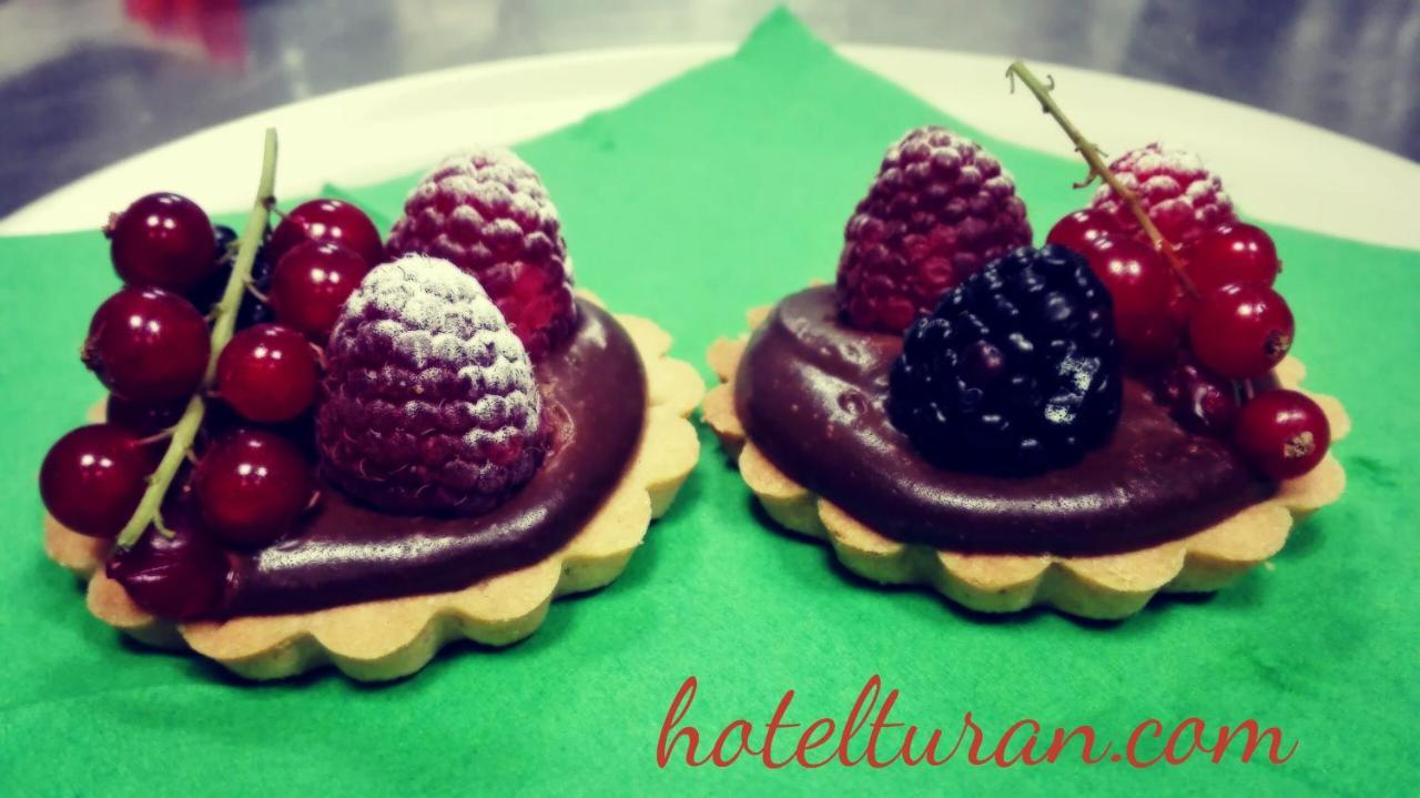 לס דה-אלפס Hotel Turan מראה חיצוני תמונה