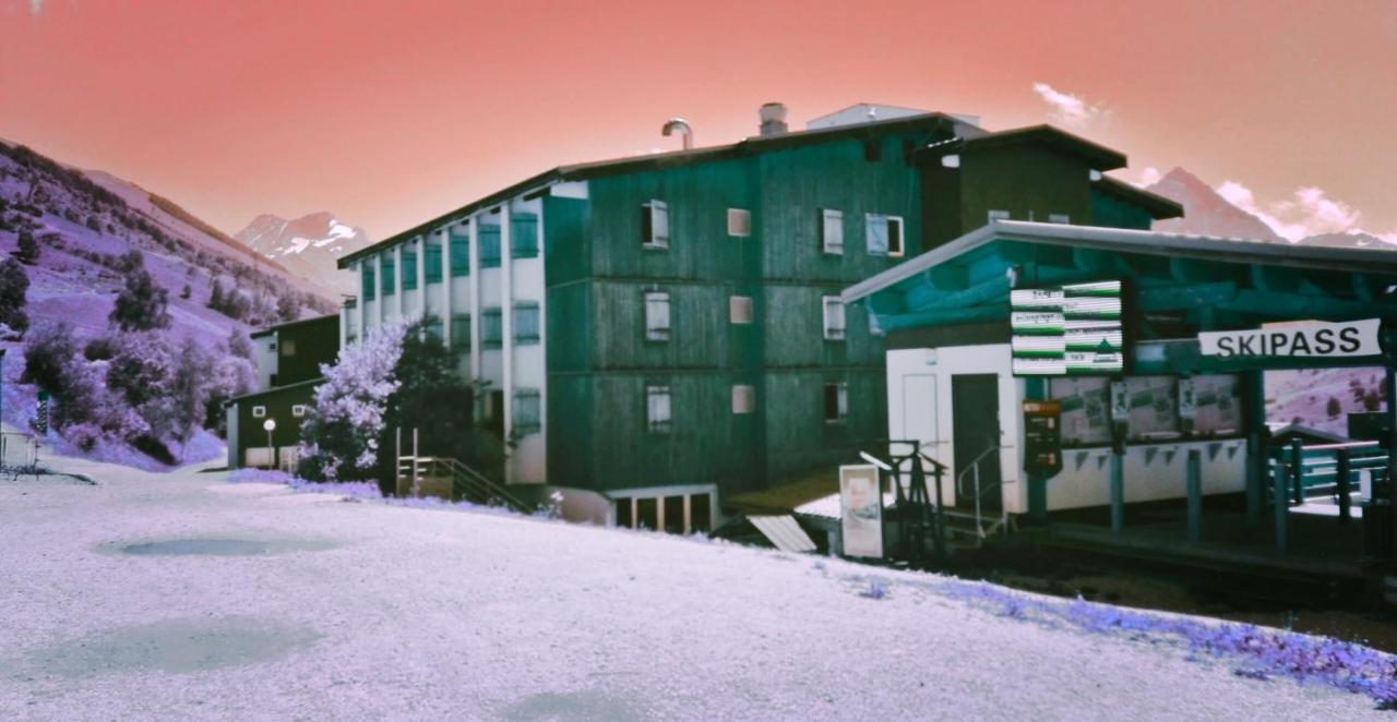 לס דה-אלפס Hotel Turan מראה חיצוני תמונה